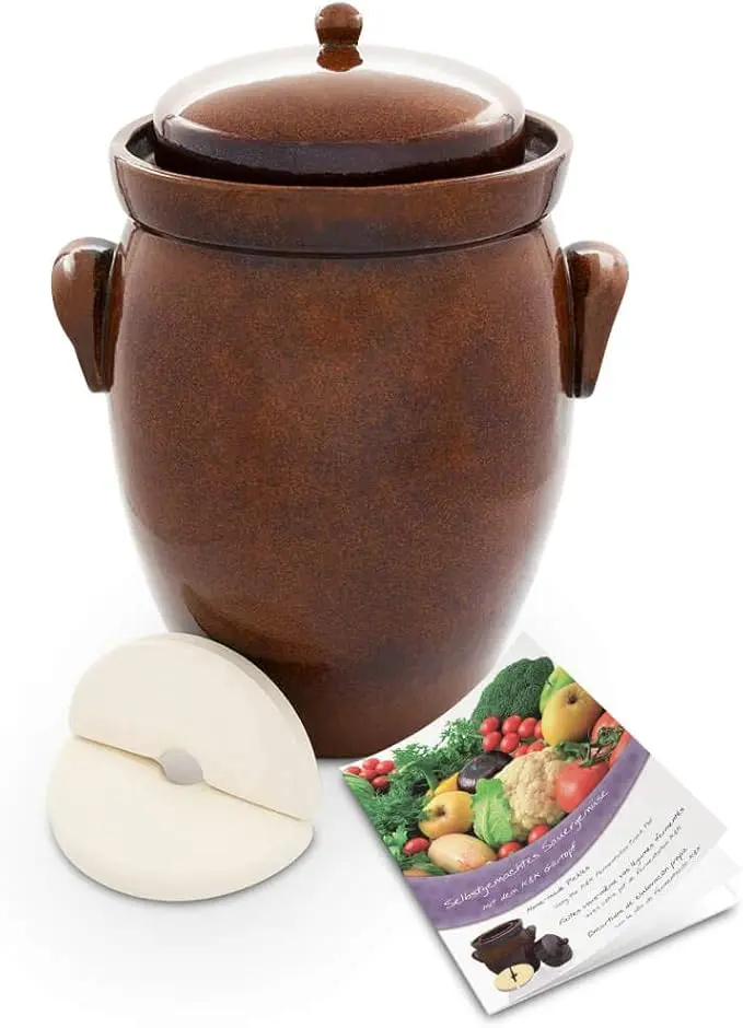 Nachhaltige Gärtöpfe im Vergleich: Der massive 16 Liter Kerazo Gärtopf Steinzeug in Braun-glänzend für große Erntemengen.
