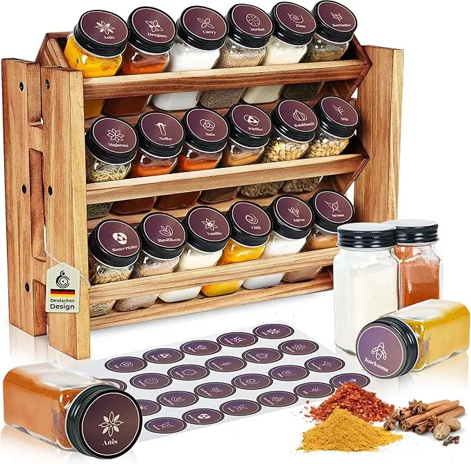 nachhaltige Gewürzregale im Test: Das rustikale eyetist Gewürzregal Holz aus Pinie mit 18 Gläsern.